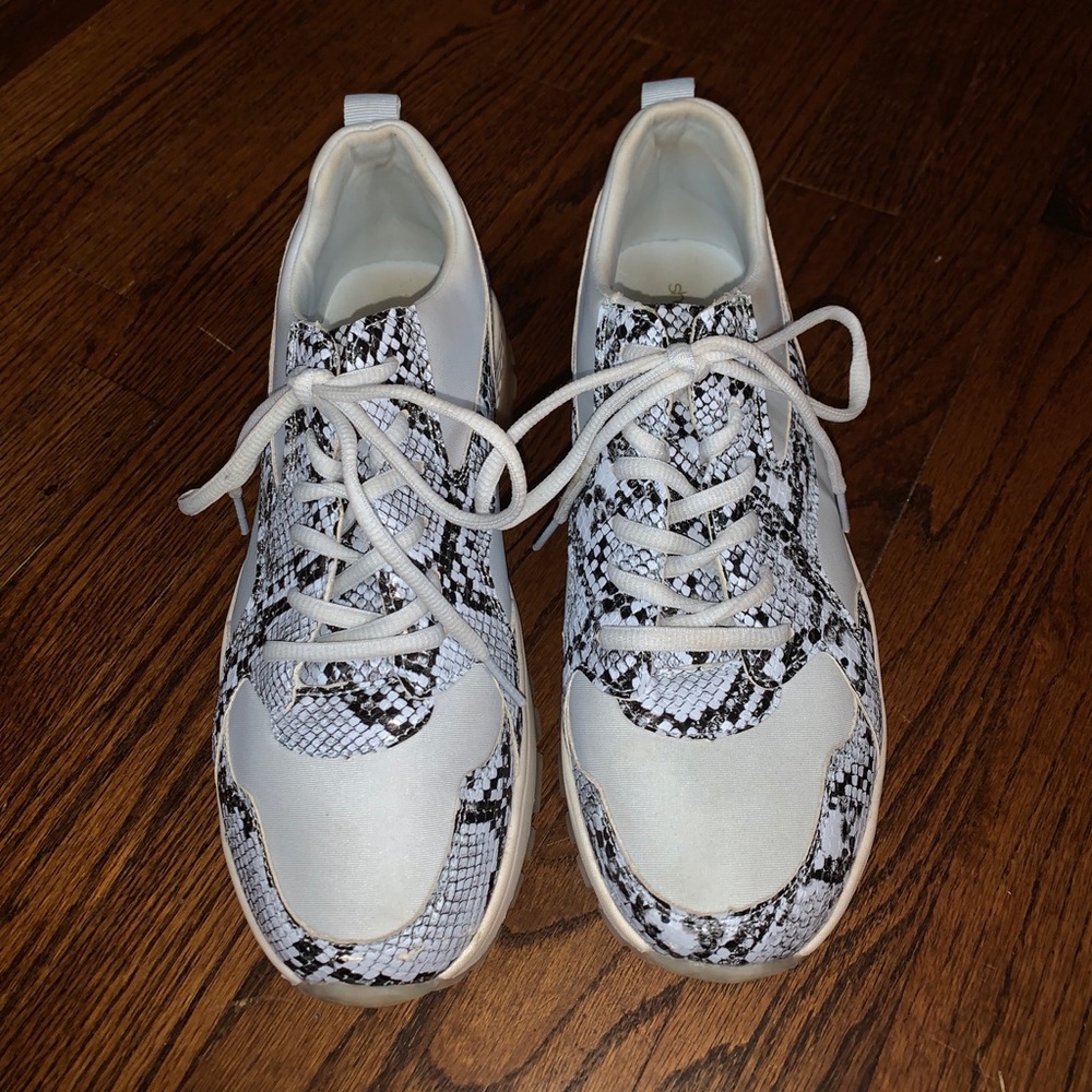 Sneakers - Picture 3 of 4